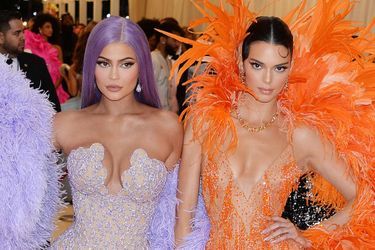 Kendall and Kylie Jenner's transformations (here in 2019): The former has never admitted anything, even though she seems to have touched up her nose and lips.  The second has obviously made its physical transformations its trademark.
