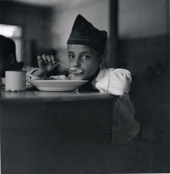 War orphan eating soup, Madrid (1936/1937), Gerda Taro